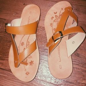 C. Label sandals new size 6